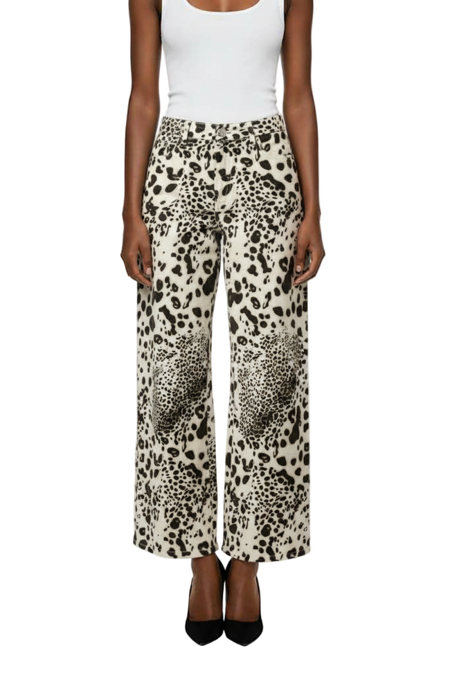 MISSGUIDED Mid Rise Baggy Printed Denim Jeans Hover Image
